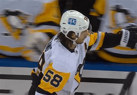 Kris Letang Est De Retour L Entrainement Dans Un Chandail R Gulier