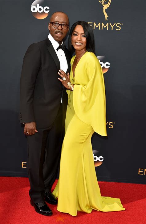 Courtney B Vance Just Gave Wife Angela Bassett The Best Shout Out Ever