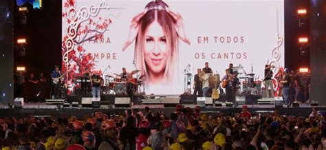 Henrique E Juliano Fazem Homenagem A Gabriel Diniz E Mar Lia Mendon A