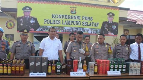 KSKP Bakauheni Gagalkan Penyelundupan Ribuan Botol Miras Tujuan Jakarta