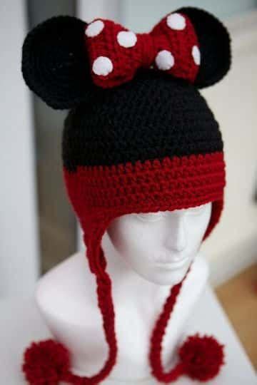 Detalles En Un Gorro De Minnie A Crochet Y Mickey