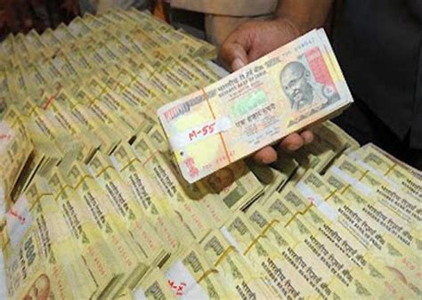 Rs 1 15 Crore Old Currency Robbed From Bank