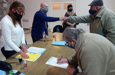 Familias De Barrio Colinas Recibieron Las Escrituras De Sus Casas