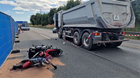 Tödlicher Unfall bei Frankfurt 13 Kilometer Stau auf A5 Feuerwehr