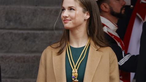 La Princesa Leonor Y Su Look M S Letizia Para El Acto De Apertura De