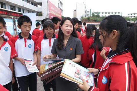 讲述身边的政法先锋故事丨蓬溪县人民法院女子诉讼服务队：柔肩担使命澎湃号·政务澎湃新闻 The Paper