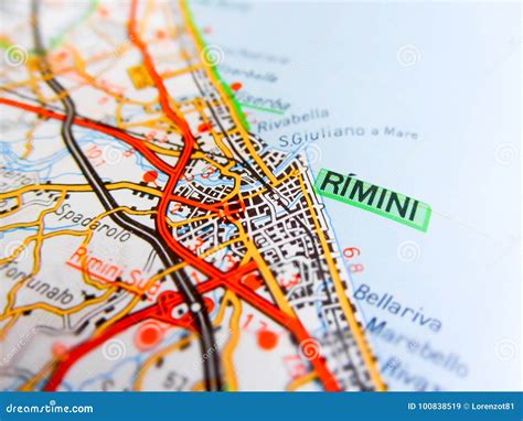 Ville De Rimini Au Dessus D Une Carte De Route Italie Image Stock