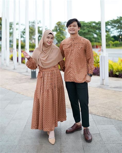 9 Inspirasi Busana Seragam Couple Untuk Lebaran Idul Fitri