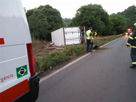 Sa Da De Pista E Tombamento Envolve Caminh O Placas De Irani Na Br