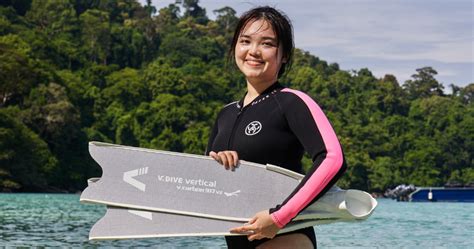 Do You Have to Wear a Wetsuit When Scuba Diving? - COMO