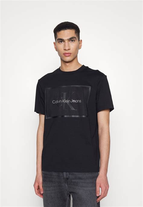 Calvin Klein Jeans Monologo Box Tee Unisex T Shirts Med Print Blacksvart Zalandono