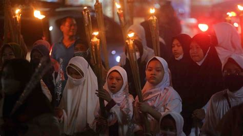 Pawai Obor Peringatan Tahun Baru Islam Muharam H Vlix Id