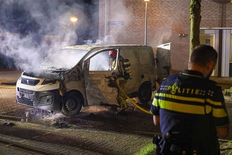 Bestelbus In Amsterdam Verwoest Door Brand