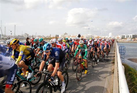 Chegada a Portimão da primeira etapa da Volta ao Algarve em Bicicleta