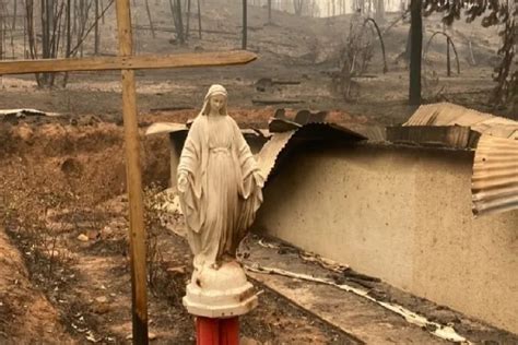 Imagen De La Virgen Permanece Intacta Tras Incendio De Iglesia En Chile Aci Prensa