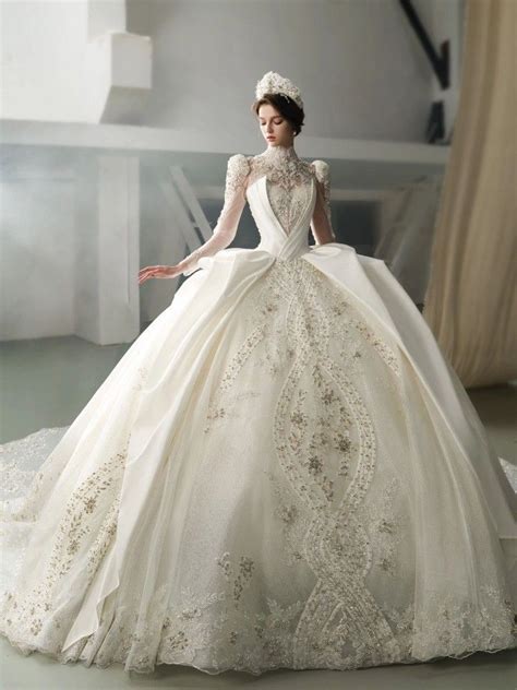 Pin By Hạ Lạc Vũ Yên On ᴅʀᴇᴀᴍ ᴡᴇᴅᴅɪɴɢ Queen Wedding Dress Glamourous