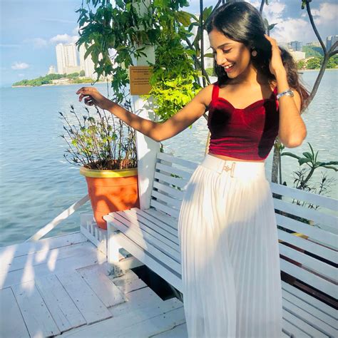 sonika dewi sugumaran swipe swipe swipe feel   stare