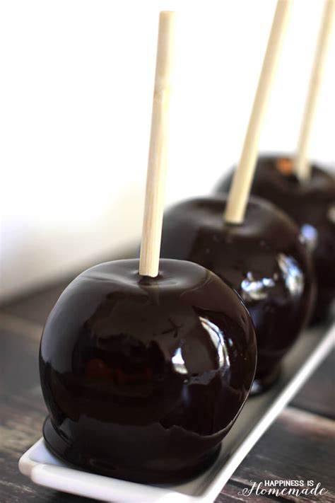 Black Widow Candy Apples - Happiness is Homemade