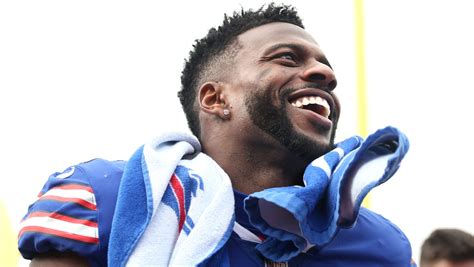 Watch Bills Pro Bowl Wr Surprises Fans At Nashville Bar