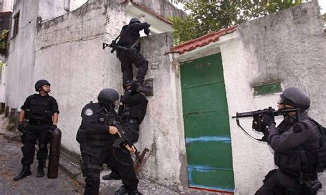 Polícia Busca Prender Traficantes Que Continuam Atuando Em Favelas