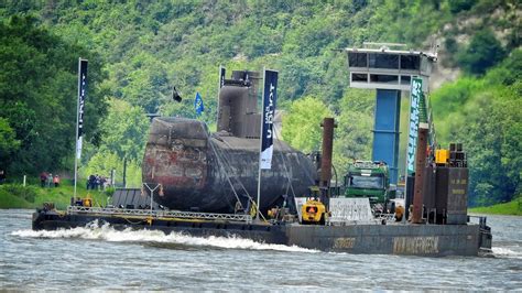 U Boot U17 Transport über den Rhein in Linz zum Technik Museum Speyer