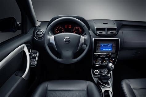 Интерьер салона Nissan Terrano