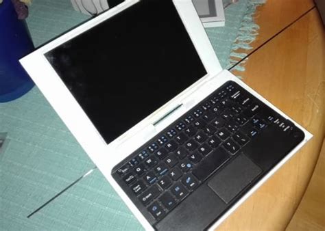 DIY Raspberry Pi laptop with 8" HD display - Geeky Gadgets