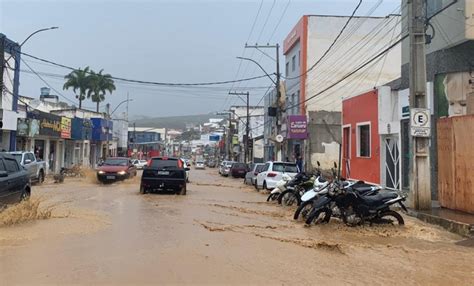 Ruas Ficam Alagadas Ap S Chuva Forte Em Jaguaquara Previs O De Mais