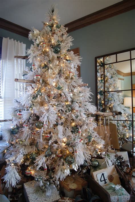 30 Gold Christmas Decorations Ideas For Home - Flawssy