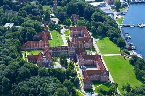 Flensburg Von Oben Geb Udekomplex Der Bundeswehr Milit R Kaserne