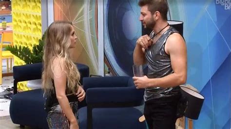 Bbb 21 Caio Diz Para Carla Que Arthur Está Apaixonado E Ela Duvida