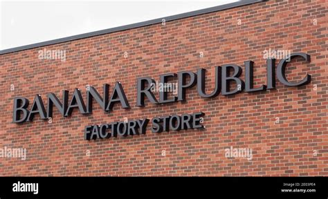 Banana republic sign hi-res stock photography and images - Alamy