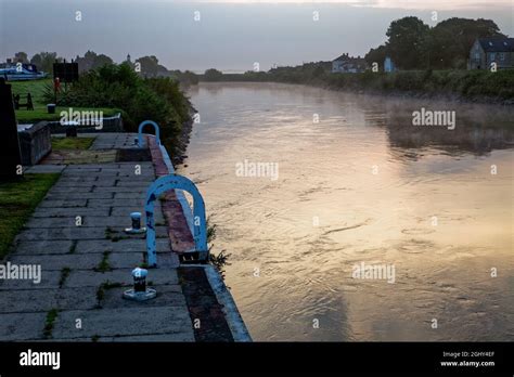 The Trent Aegir A Tidal Bore Or Eagre At West Stockwith On The Trent