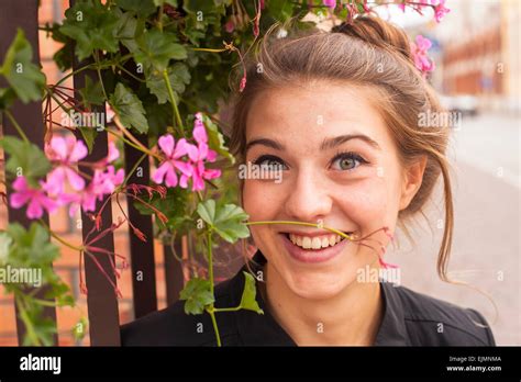 Junge Schöne Mädchen Fotos Und Bildmaterial In Hoher Auflösung Alamy