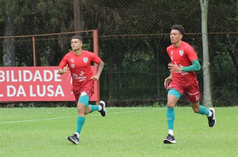 Elenco da Portuguesa realiza treinos físico e técnico no CT