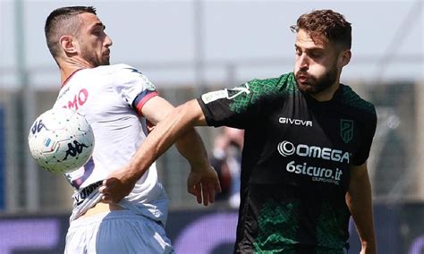 Pordenone Crotone Squali Rimontati Dai Ramarri Sfuma Nel Finale