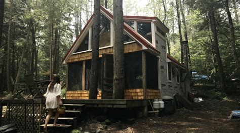 Woman ditches corporate job to live off the grid in cabin