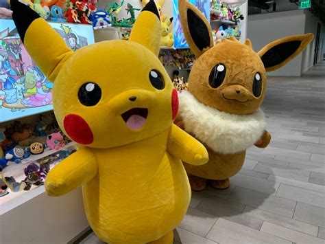 Video Pikachu And Eevee Mascots Visit Dance Studio To Do The I Love