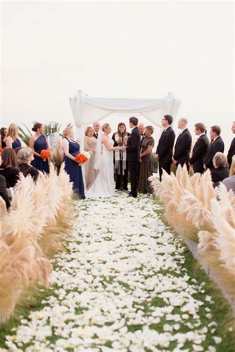 42 Ways To Use Pampas Grass At Your Wedding - Weddingomania