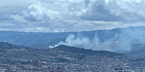 Bogotá Fuerte Incendio Forestal En El Sur De La Ciudad