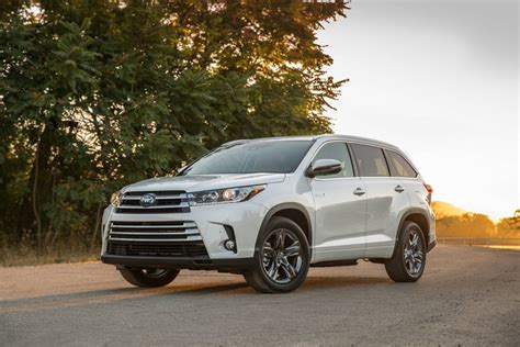 Toyota Highlander Hybrid Stretches Extremes