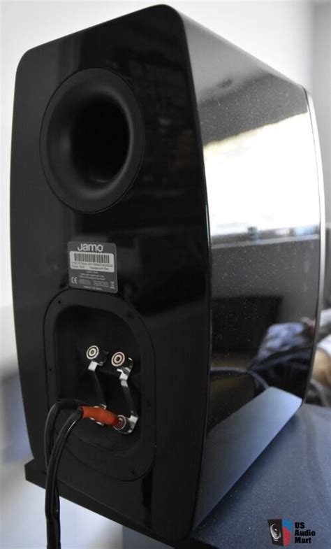 Jamo C Flagship Concert Series Gloss Black Bookshelf Speakers Photo