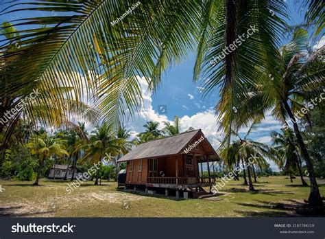 109 Hari Raya Di Rumah Images, Stock Photos & Vectors | Shutterstock