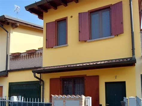 Vendita Villa Unifamiliare In Via Roma Casaletto Vaprio Ottimo Stato