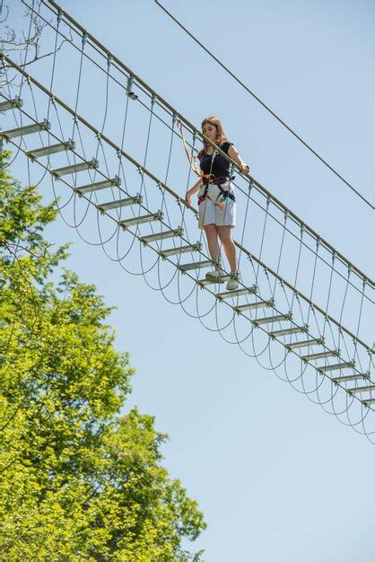 Dossena It Lia Ponte Solar De Ferro Suspensa No Vazio Para