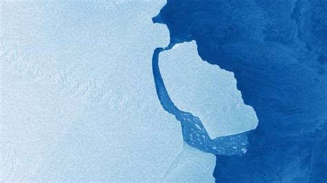 315 Billion Tonne Iceberg Breaks Off Antarctica Bbc News