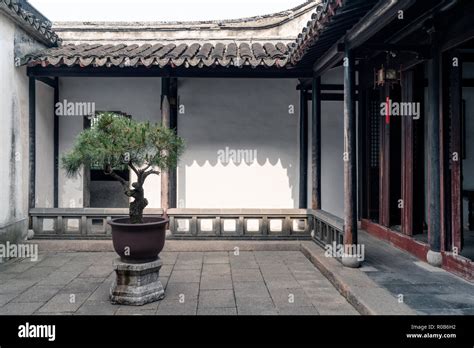 Suzhou garden, traditional architecture Stock Photo - Alamy