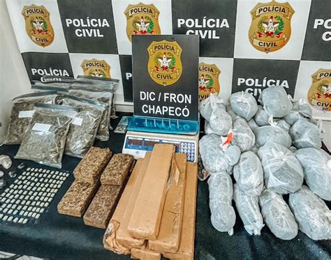 Homem Preso Em Flagrante Ap S Pol Cia Descobrir Dep Sito De Drogas Em