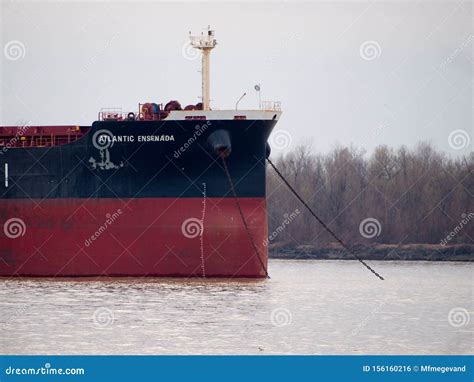 Grande Navio Ancorado No Rio Mississippi Foto Editorial Imagem De