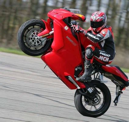 DUCATI 999 (2003-2006) Review | Speed, Specs & Prices